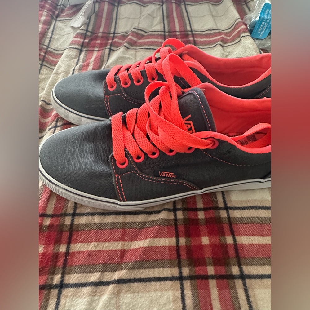 Vans - Picture 3 of 4